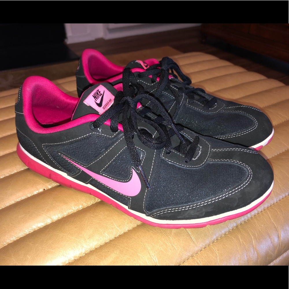 Nike tennis shoes